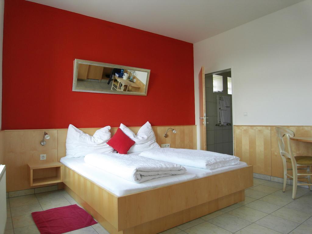 Weinhotel Kirchenwirt Gols Habitación foto