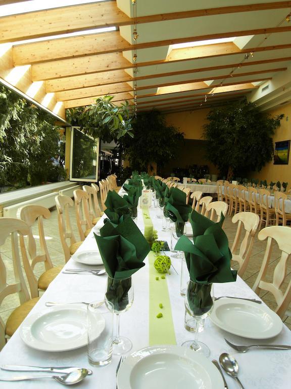 Weinhotel Kirchenwirt Gols Exterior foto