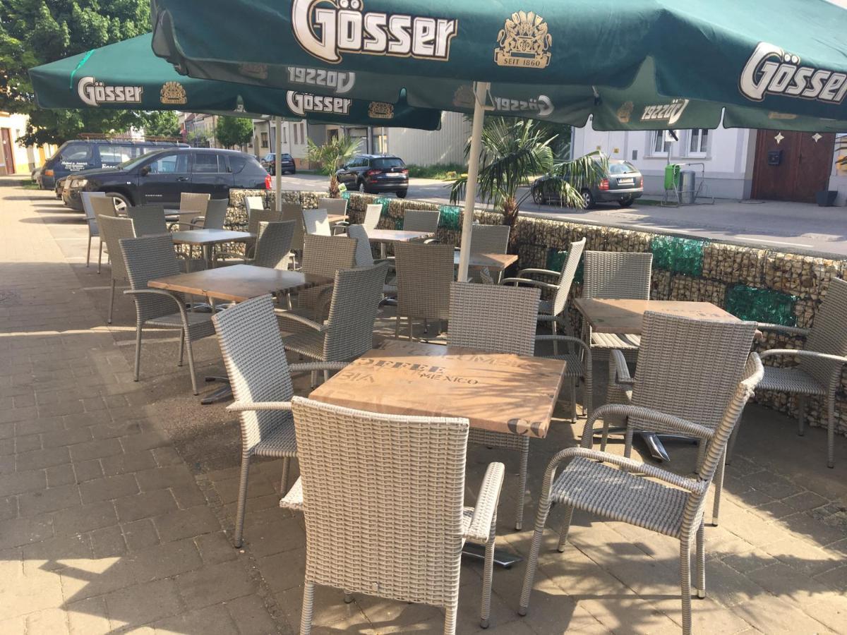 Weinhotel Kirchenwirt Gols Exterior foto